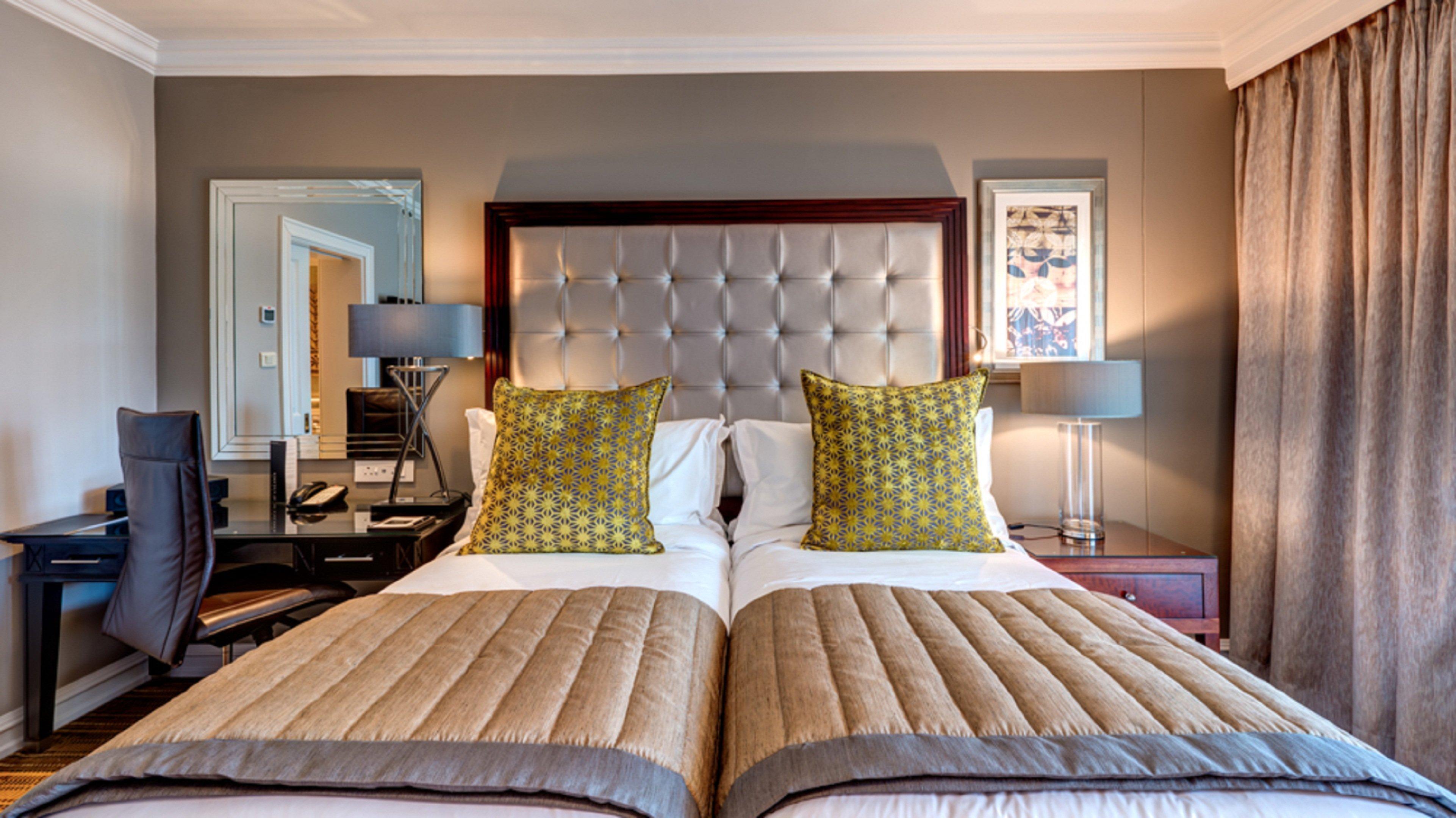 Intercontinental Johannesburg Or Tambo Airport Hotel By Ihg Kempton Park Dış mekan fotoğraf A bedroom at the hotel