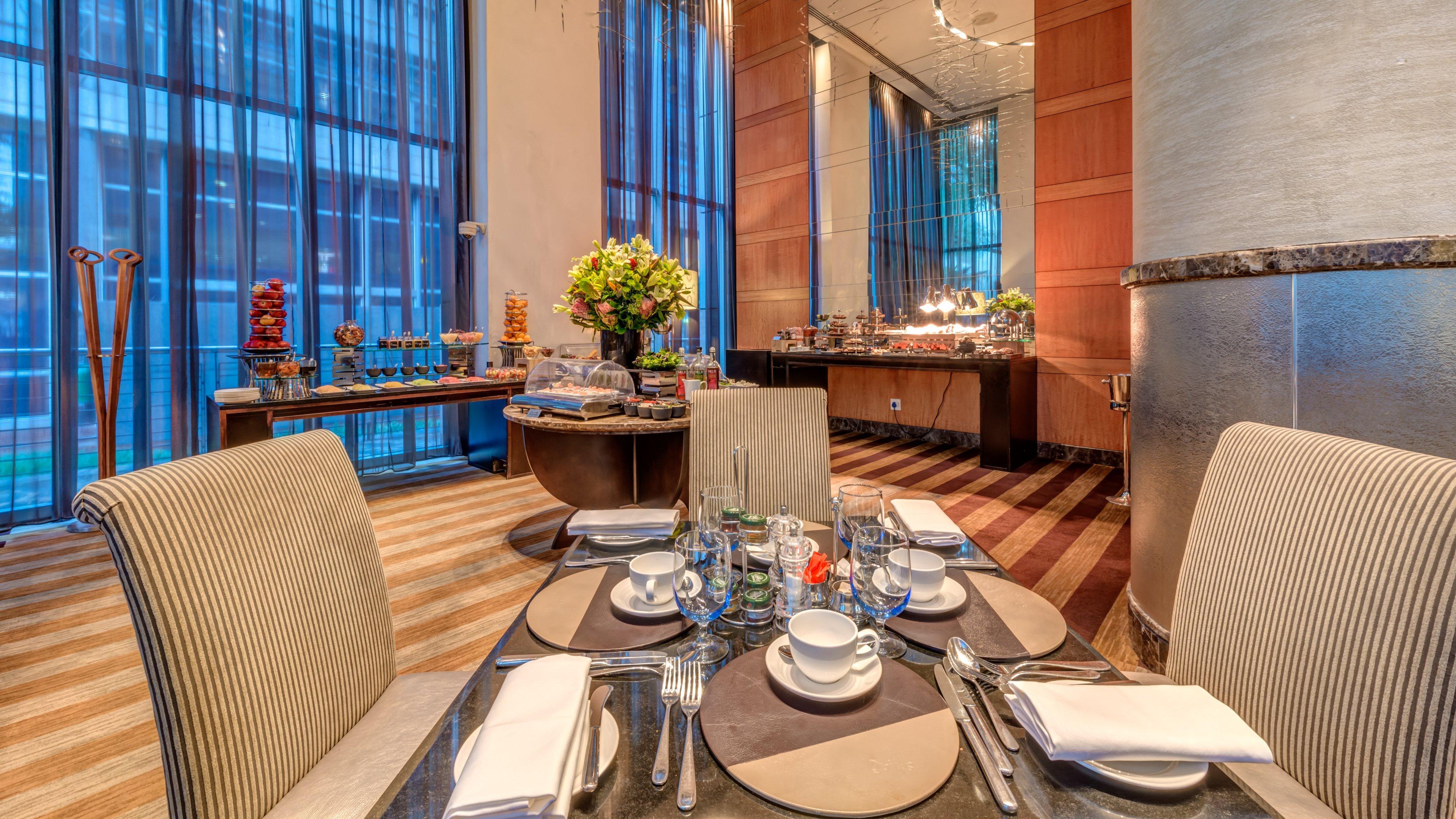 Intercontinental Johannesburg Or Tambo Airport Hotel By Ihg Kempton Park Dış mekan fotoğraf The Club Lounge at the Ritz-Carlton, Dubai