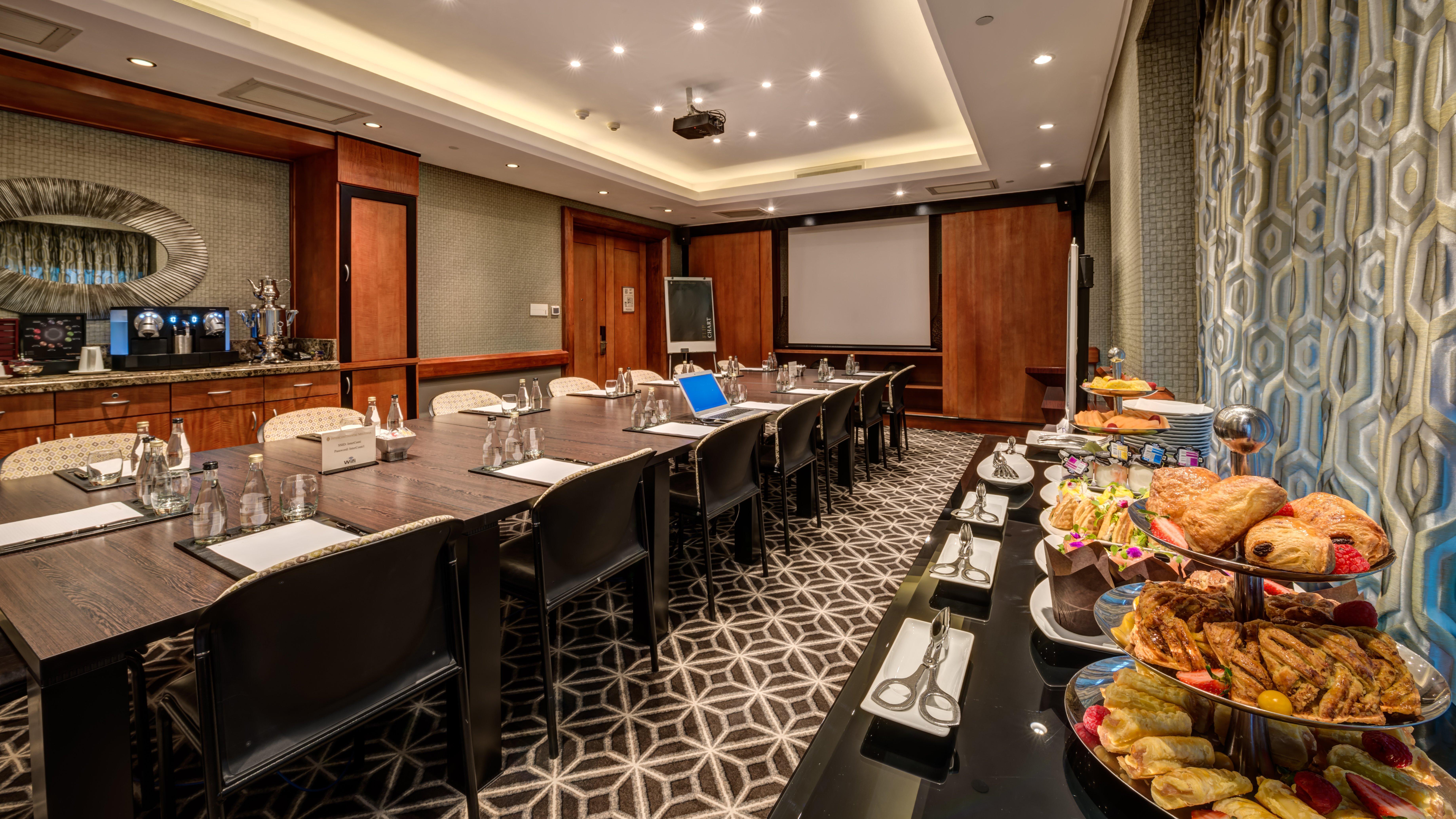 Intercontinental Johannesburg Or Tambo Airport Hotel By Ihg Kempton Park Dış mekan fotoğraf Meeting room at the hotel