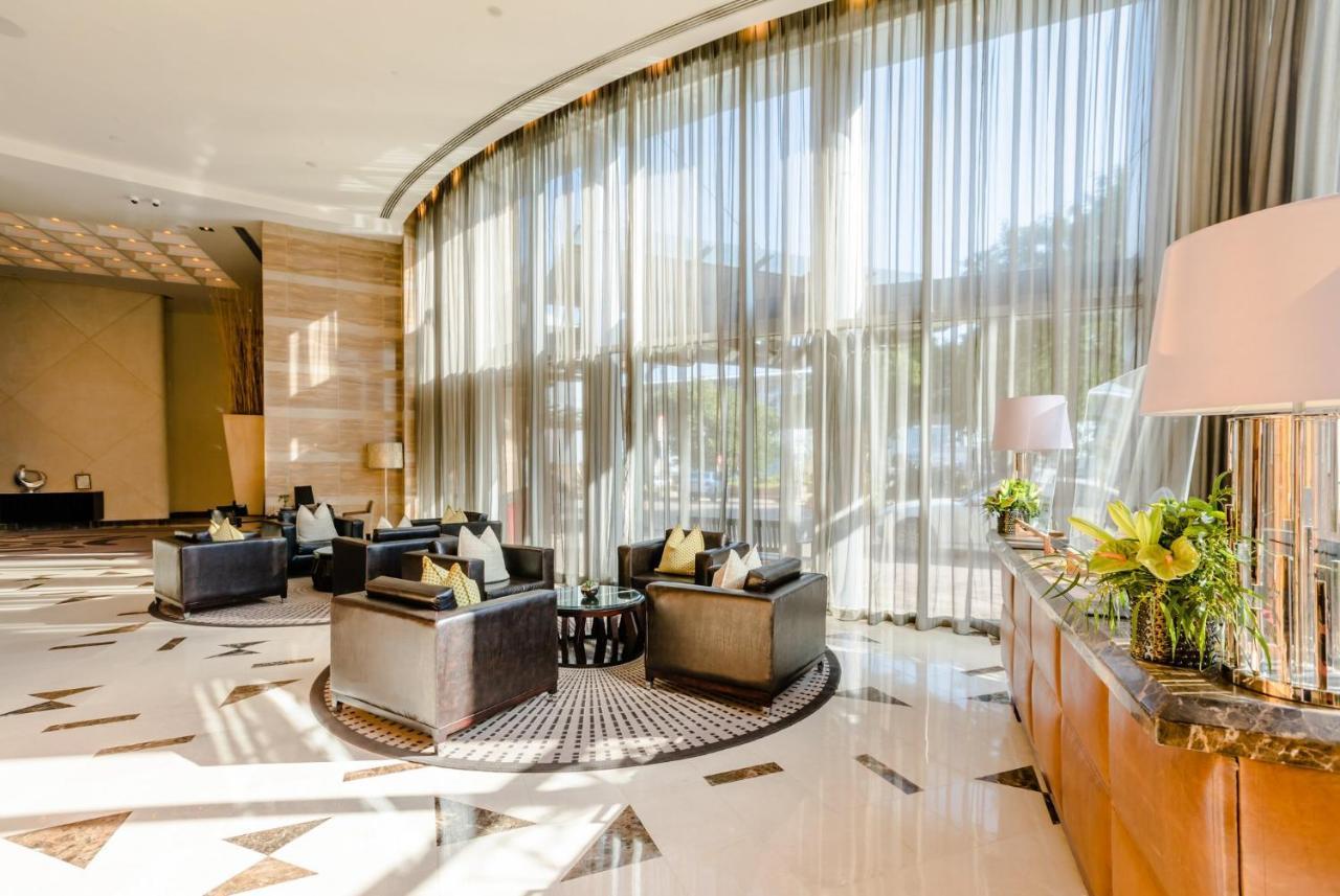Intercontinental Johannesburg Or Tambo Airport Hotel By Ihg Kempton Park Dış mekan fotoğraf Lobby