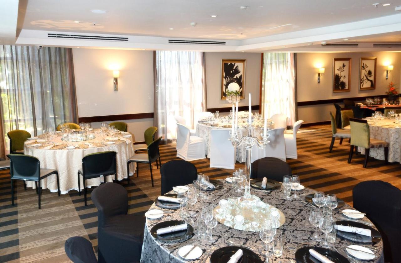 Intercontinental Johannesburg Or Tambo Airport Hotel By Ihg Kempton Park Dış mekan fotoğraf The River Restaurant