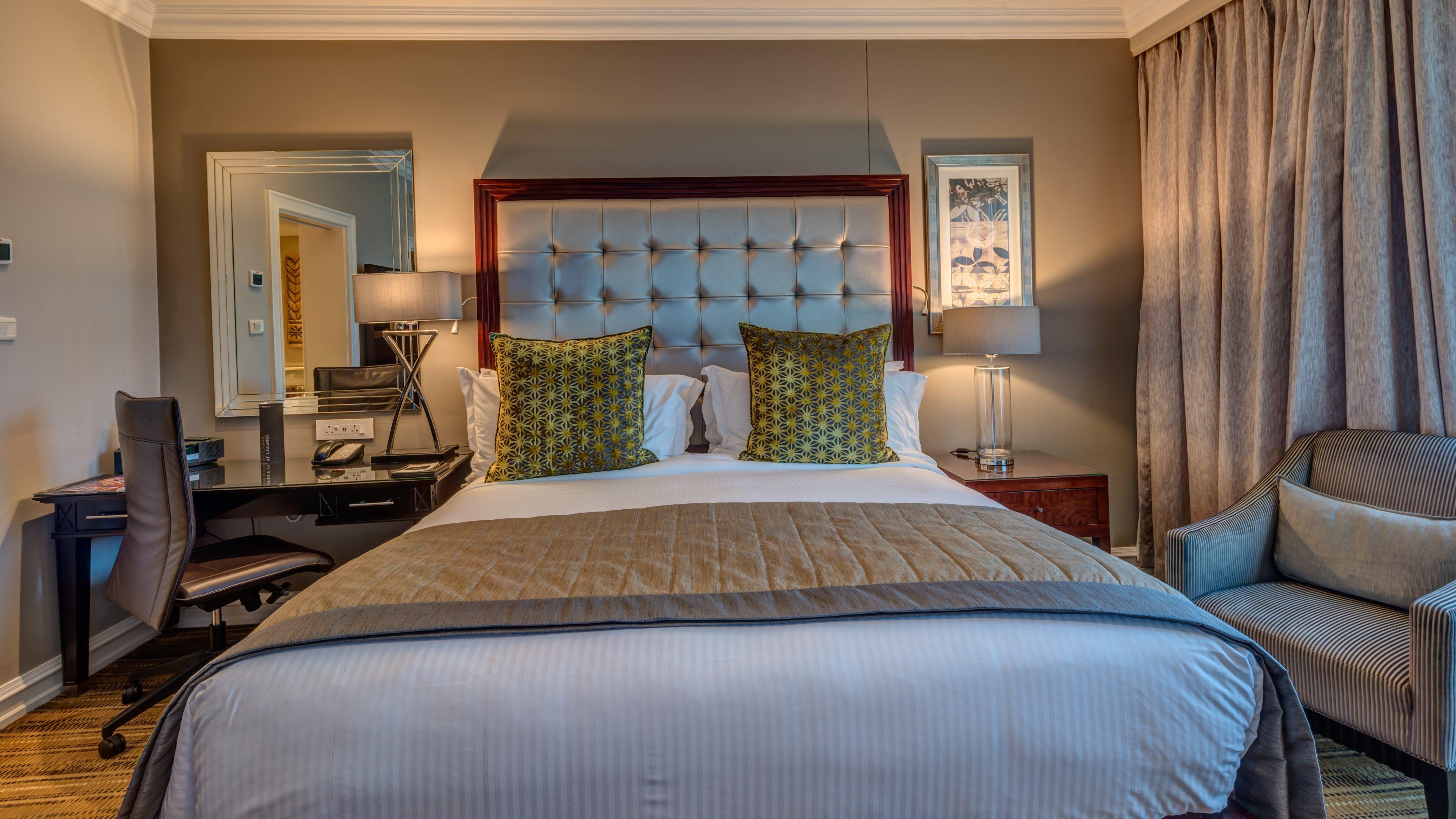 Intercontinental Johannesburg Or Tambo Airport Hotel By Ihg Kempton Park Dış mekan fotoğraf A bedroom at the hotel