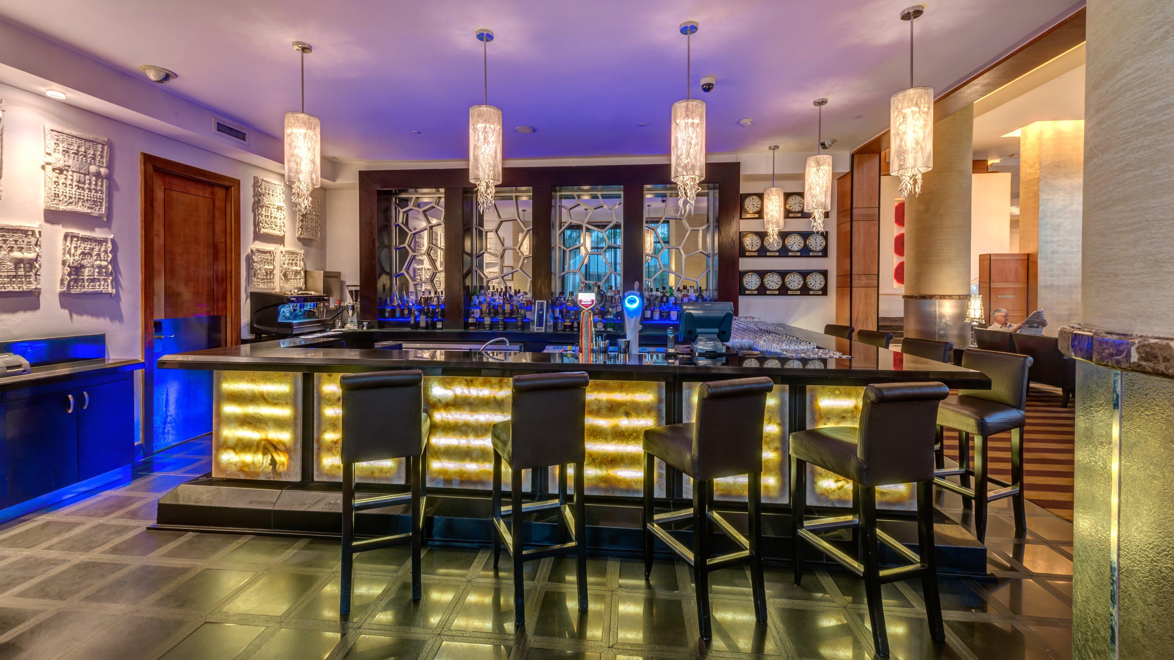 Intercontinental Johannesburg Or Tambo Airport Hotel By Ihg Kempton Park Dış mekan fotoğraf The bar at the lobby