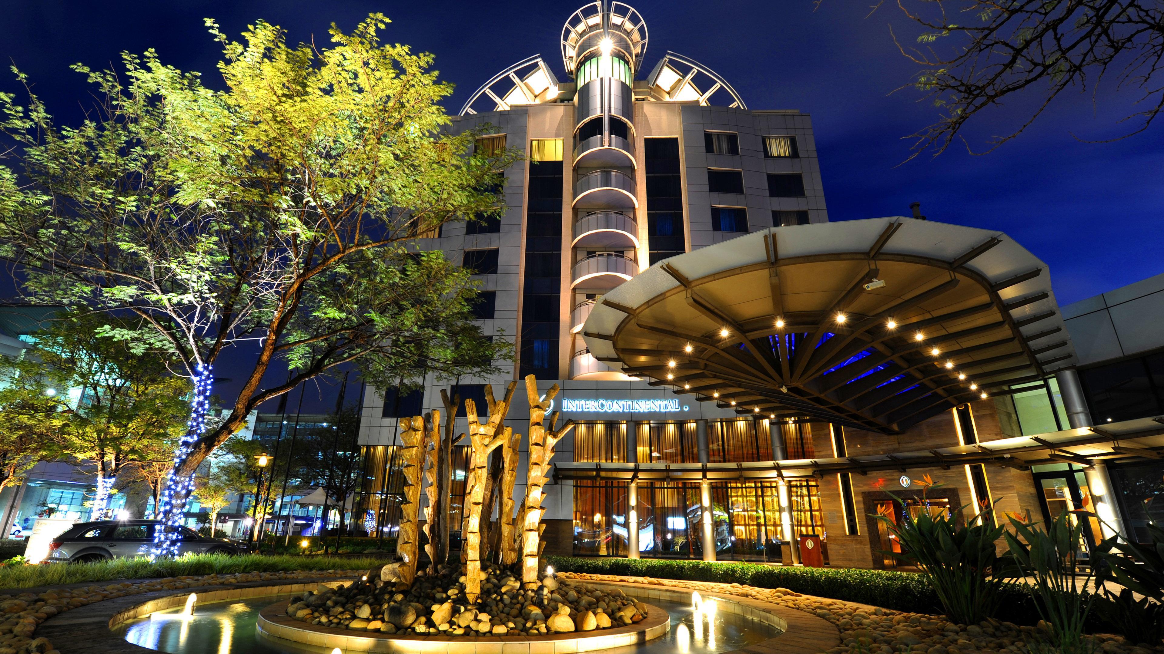 Intercontinental Johannesburg Or Tambo Airport Hotel By Ihg Kempton Park Dış mekan fotoğraf The Royal