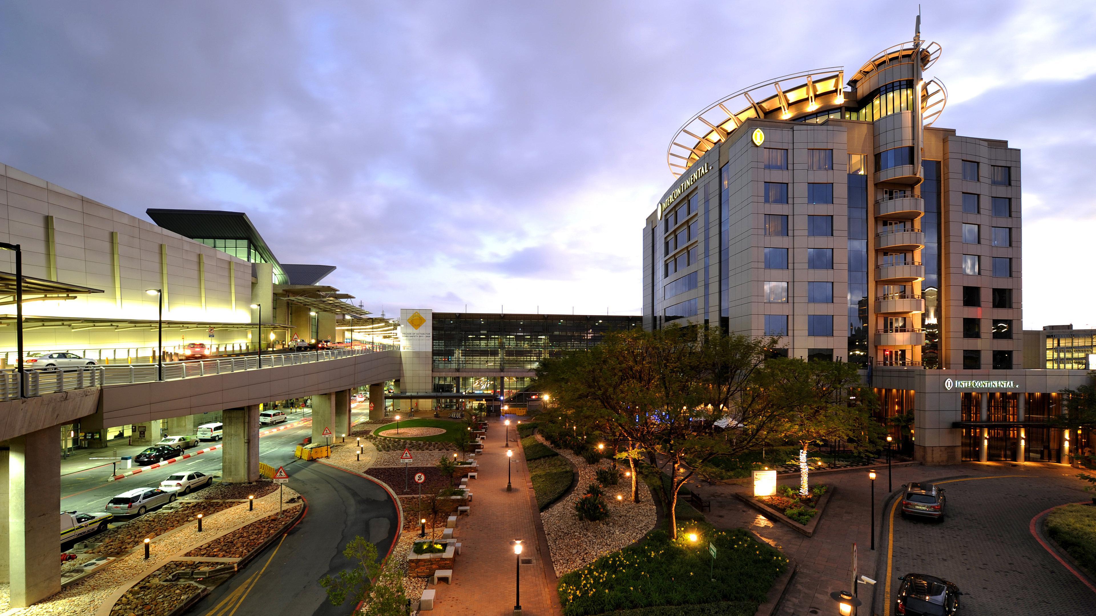 Intercontinental Johannesburg Or Tambo Airport Hotel By Ihg Kempton Park Dış mekan fotoğraf The Village at San Diego International Airport