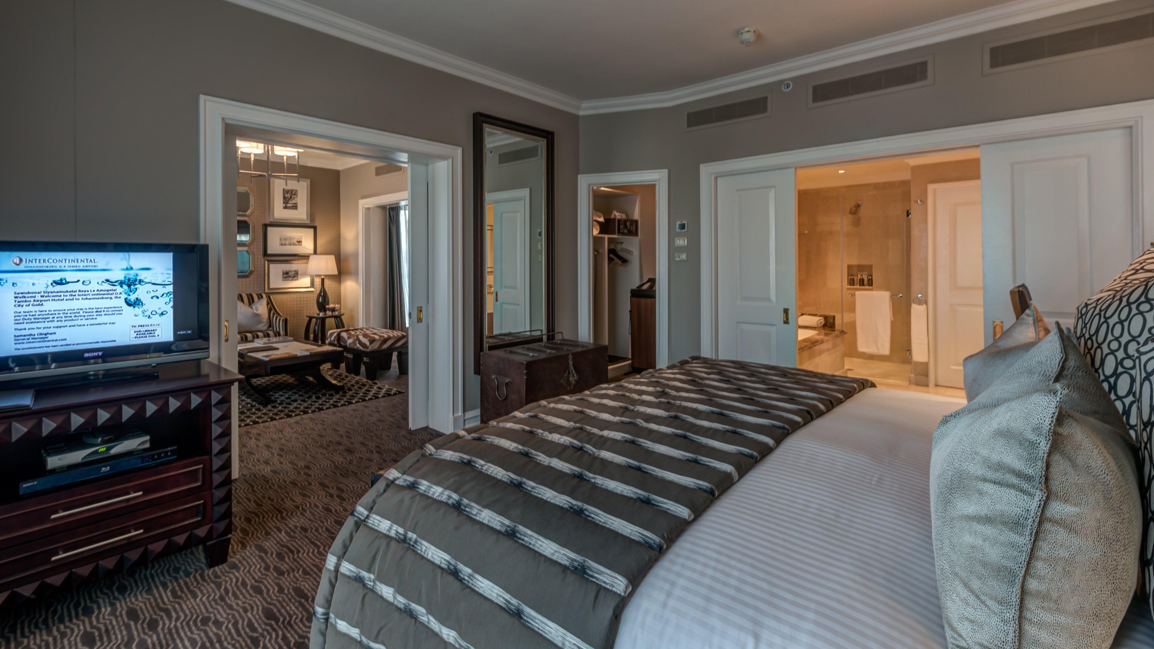 Intercontinental Johannesburg Or Tambo Airport Hotel By Ihg Kempton Park Dış mekan fotoğraf A suite at the Ritz-Carlton, DIFC