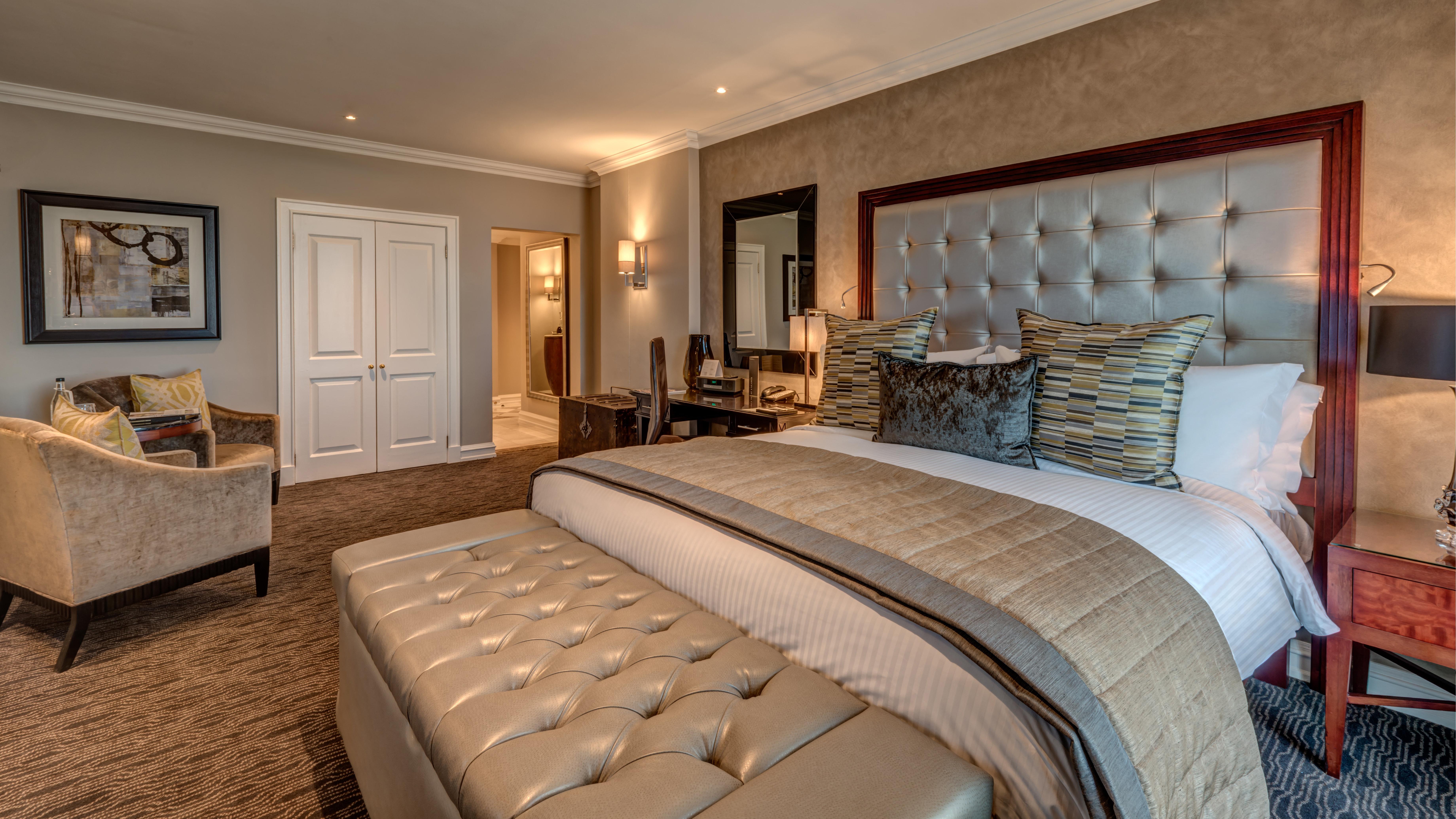 Intercontinental Johannesburg Or Tambo Airport Hotel By Ihg Kempton Park Dış mekan fotoğraf A bedroom at The Dorchester