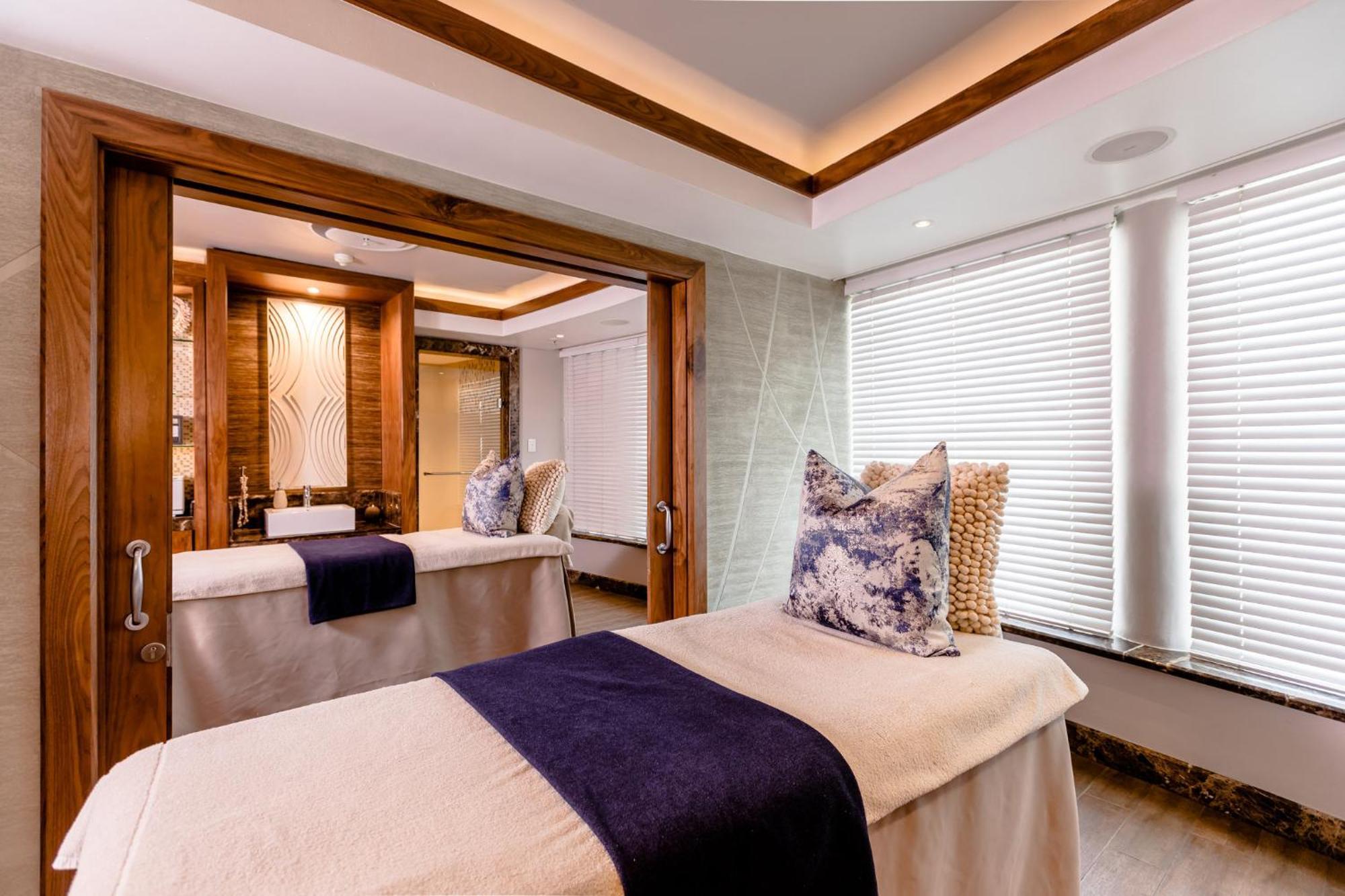 Intercontinental Johannesburg Or Tambo Airport Hotel By Ihg Kempton Park Dış mekan fotoğraf The Spa at The Dorchester
