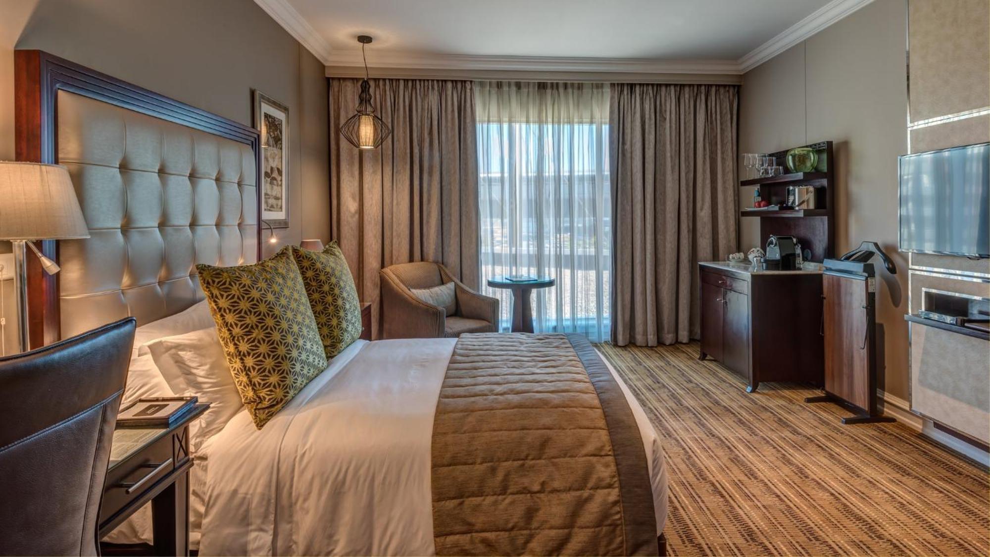 Intercontinental Johannesburg Or Tambo Airport Hotel By Ihg Kempton Park Dış mekan fotoğraf A room at the Hilton London Heathrow